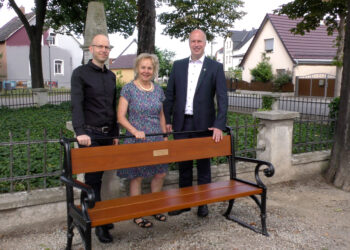 Erste Sponsorenbänke in Lauchhammer aufgestellt