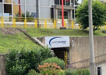 Anlässlich der Titelkämpfe erhält die 1987 eröffnete Radrennbahn einen neuen Namen: „Lausitz Velodrom Cottbus“.