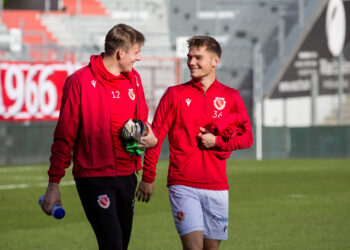 FC Energie Cottbus verlängert Vertrag mit Torhüter Elias Bethke