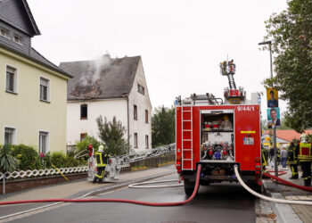 Ortrand: Schwerverletzte Bewohnerin bei Brand in Einfamilienhaus