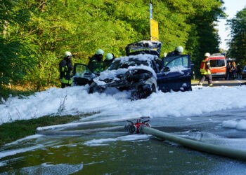 PKW Brand auf der L49; Foto: Blaulichtreport Lausitz