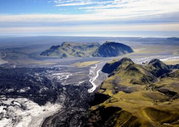 LEAG fördert Puzzolan in Island: Rohstoff für grüne Zementproduktion