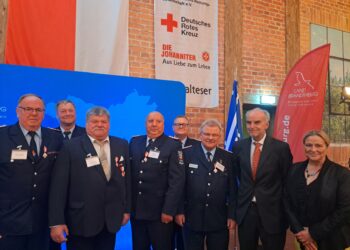 Verdiente Feuerwehrleute aus OSL mit Ehrenzeichen ausgezeichnet