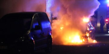 Brennender PKW in Cottbus-Sachsendorf; Foto: Blaulichtreport Lausitz