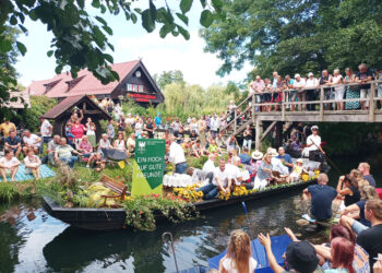 Kahnkorso in Lübben: 55 Kähne begeistern beim Spreewaldfest