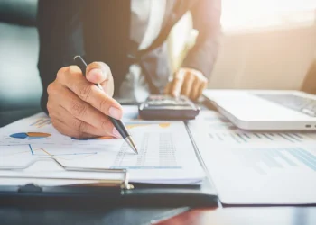 Effiziente Lohnbuchhaltung: Was moderne Software leisten muss