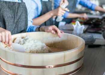 Von Wok bis Reiskocher: Alles, was du für asiatische Gerichte brauchst