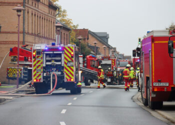 Feuerwehreinsatz in Freienhufen: Leerstehende Gaststätte in Flammen