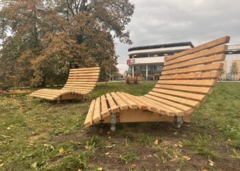 Neue „Hangsofas“ in Cottbus: Stadtpromenade soll gemütlicher werden