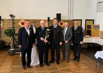 Landkreis Dahme-Spreewald ehrt 66 Feuerwehr-Veteranen für treue Dienste