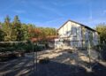 Baustart auf dem Waldfriedhof. Der Vorplatz zur Trauerhalle wird neu gestaltet. (Bild. Stadt Senftenberg)