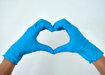 Mit Nitril-Handschuhen Hygiene und Effizienz steigern