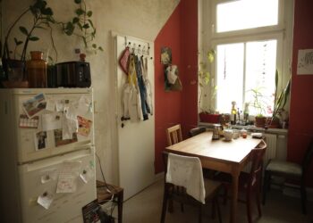 WG oder Studentenwohnheim: Wo lässt es sich besser studieren & wohnen?