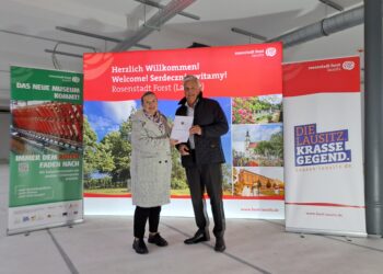 Knapp 4,9 Millionen Euro Förderung für Forster Textilmuseum überreicht