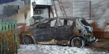 Fahrzeugbrand unter Carport in Cottbus-Branitz