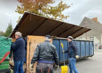 Cottbus räumt auf: 14 Tonnen Müll beim Herbstputz gesammelt