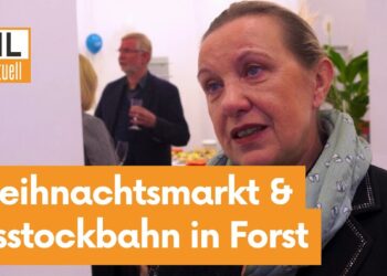 Ausblick auf Forster Weihnachtsmarkt mit Eisstockbahn und Chorsingen