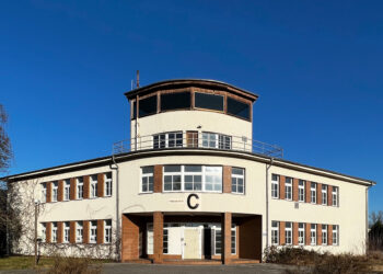 Der alte Tower des Flughafens Cottbus