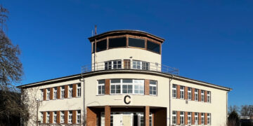 Der alte Tower des Flughafens Cottbus