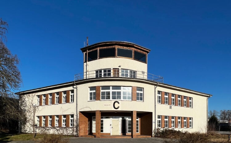 Der alte Tower des Flughafens Cottbus