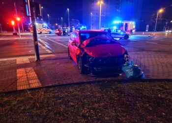 Autounfall auf Cottbuser Kreuzung. Verletzter ins Krankenhaus gebracht