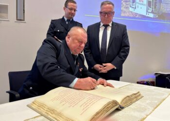 Eintrag ins Goldene Buch: Lübbenau ehrt Feuerwehrlegende