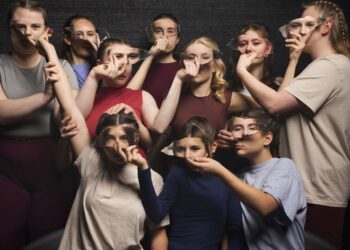 Piccolo-Tanztheaterstück „gefallen“ feiert Premiere in Cottbus