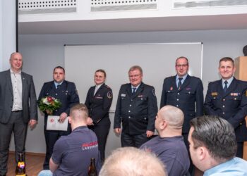 Foto: Stadt Lauchhammer, Matthias Püschl
U.a. erhielt Stefan Lemme, stellv. Stadtjugendfeuerwehrwart, (2.v.l.) das Ehrenzeichen der Landejugendfeuerwehr in Gold