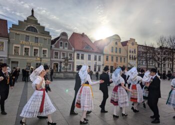 38. Zapust-Umzug des Niedersorbischen Gymnasiums zog durch Cottbus