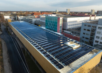 Uniklinikum: Zweitgrößte Photovoltaikdachanlage in Cottbus in Betrieb