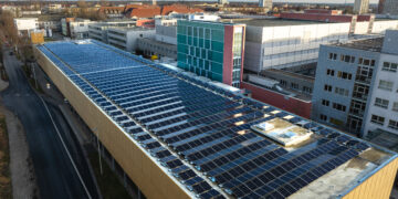 Solaranlagen der MUL – CT auf dem Parkhaus der Leipziger Straße. (Tommi Matz / Drohnenaufnahme)