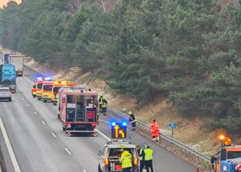 Unfall auf der A15 bei Vetschau: Drei Verletzte und hoher Sachschaden