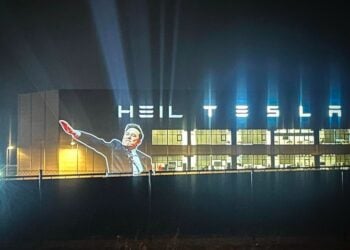 Ermittlungen nach Projektion an Tesla-Werk in Grünheide