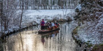 Winterkahnfahrt mit Kakao und Geschichten für die ganze Familie (Bild: Peter Becker)