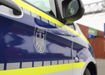 Zoll stellt 129.800 Zigaretten auf A12 bei Frankfurt (Oder) sicher
