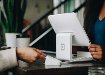 Wirtschaftliche Zukunft: Lohnen digitale und stationäre Hybrid-Modelle?