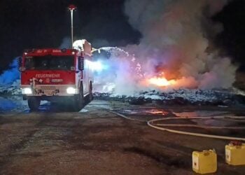 Feuerwehren im Großeinsatz bei Brand in Dissen-Striesow