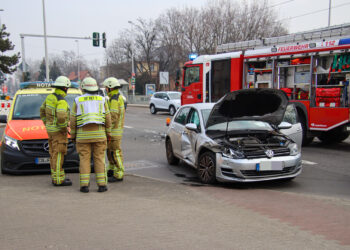 Frau & Kind bei Autounfall in Cottbus verletzt