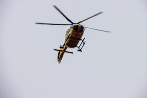 Rettungshubschrauber im Einsatz: Drei Verletzte nach Unfall in Schipkau