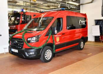 Freiwillige Feuerwehr Forst freut sich über neuen Transporter
