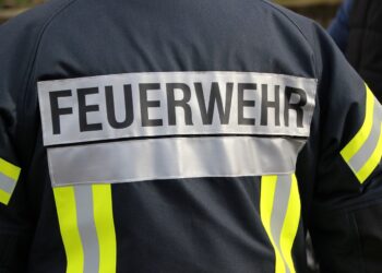 Carport-Brand in Elsterwerda: Auto komplett ausgebrannt