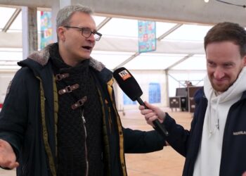 Video: Festzelt lädt zur Mega-Sause nach Karnevalsumzug in Cottbus