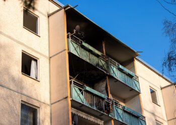 Wohnungsbrand in Königs Wusterhausen: Feuerwehr rettet Katzen