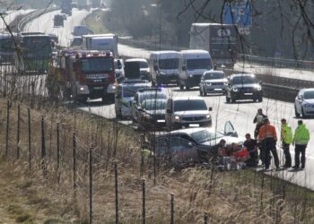 „Am Kahlberg“: 32-Jährige bei Autounfall auf A13 schwer verletzt