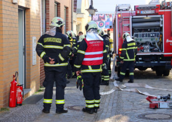 Laubbrand löst Feuerwehreinsatz in Forst aus