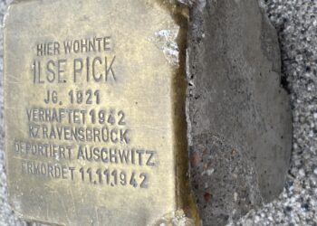 Stolpersteine in Forst zerstört. Stadt verurteilt Tat & sucht Hinweise