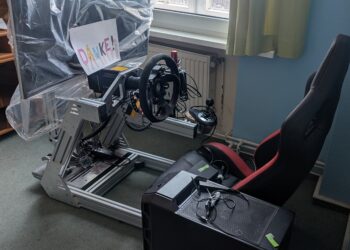 30 Jahre M-ECK: Cottbuser Jugendtreff freut sich über Autosimulator