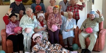 Viel Spaß hatten die Gäste der DRK-Tagespflege in Kroppen bei der Faschingsmottoparty (Foto: DRK-KV Lausitz/ Claudia Simon).
