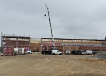 Neuer REWE in Luckau feiert Richtfest – Eröffnung Ende 2025 geplant