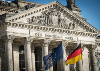 Bundestag beschließt Milliarden-Schuldenpaket. Woidke lobt Beschluss